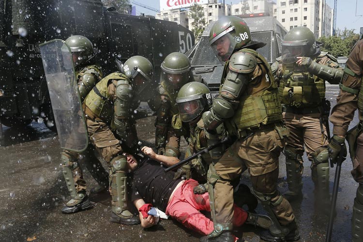 Ο Πρόεδρος του Χιλιανού Ερυθρού Σταυρού, Πατρίσιο Ακόστα ανακοίνωσε πως ο αριθμός των τραυματιών ξεπερνά τους 2500