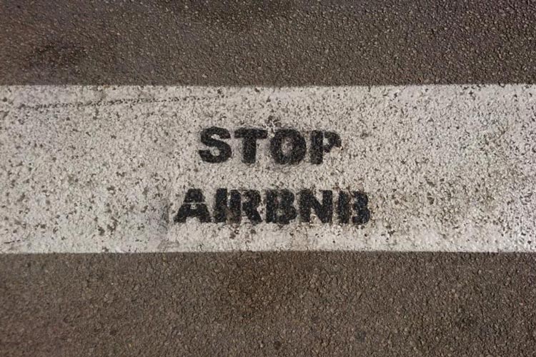 stop Airbnb Παρίσι