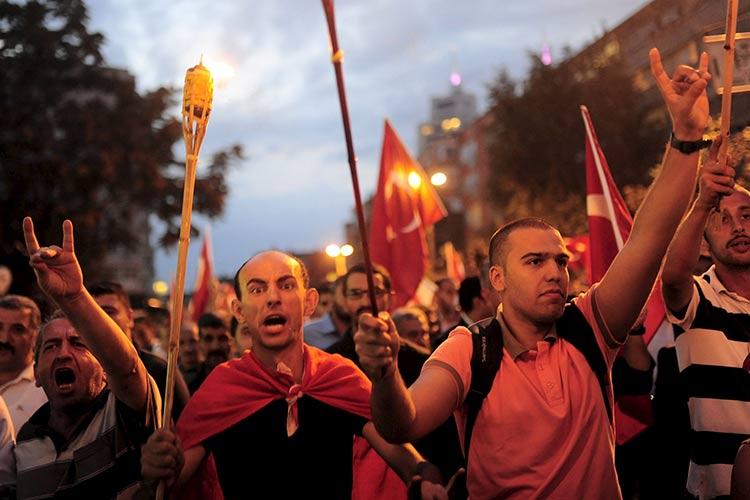 Τούρκοι εθνικιστές επιτέθηκαν σε Σύρους πρόσφυγες