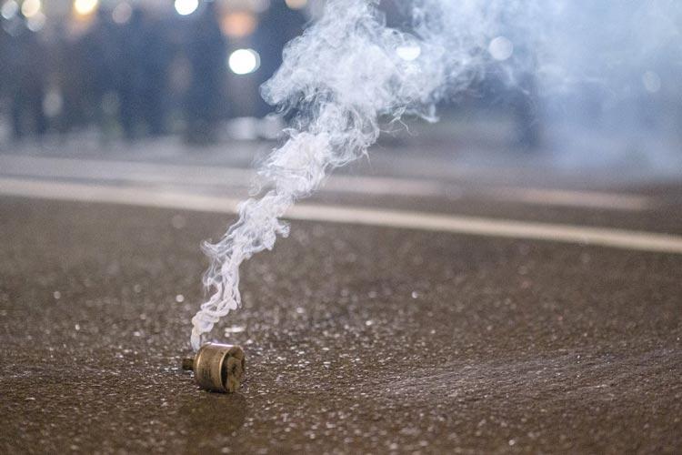 χρήση χημικών ΗΠΑ μήνυση περιβαλλοντικές οργανώσεις δακρυγόνα διαδηλώσεις