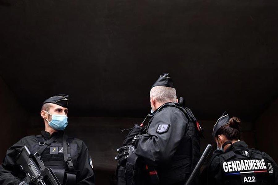Δεναξά Γαλλία Μακρόν κορονοϊός αστυνομοκρατία καταστολή