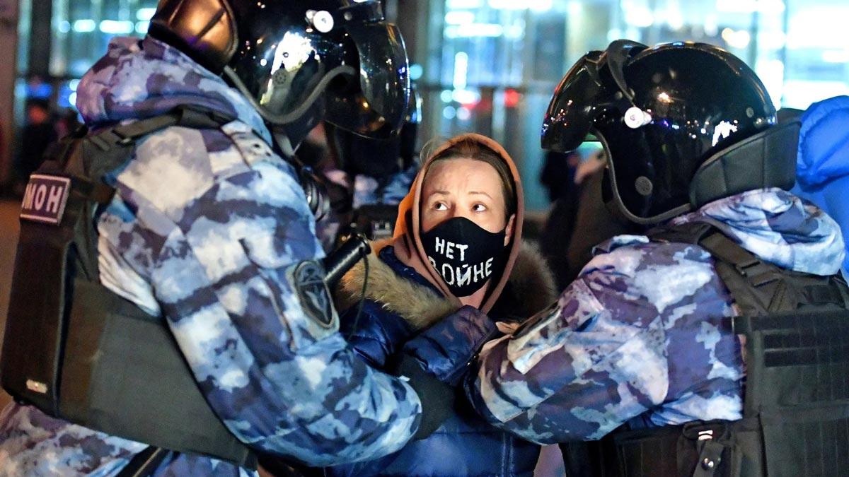 πρόστιμα Ρωσία διαδηλώσεις αντιπολεμικές ανεξάρτητα ΜΜΕ