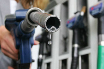 λίτρα βενζίνη πετρέλαιο καύσιμα αισχροκέρδεια ολιγάρχες κυβέρνηση