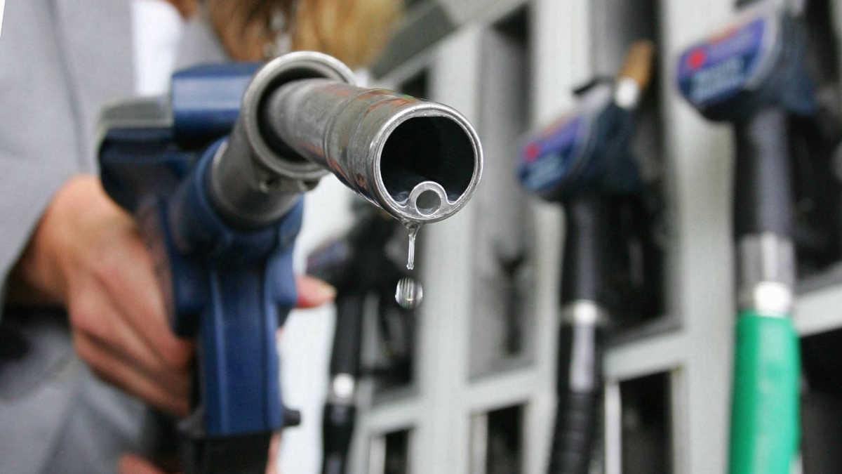 λίτρα βενζίνη πετρέλαιο καύσιμα αισχροκέρδεια ολιγάρχες κυβέρνηση