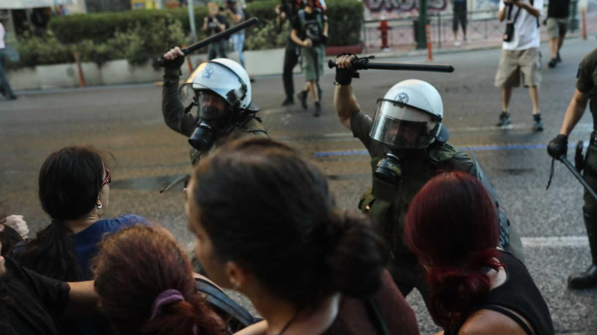 ΕΛ.ΑΣ. αστυνομία βία λειτουργία συμφέροντα συγκεντρώσεις βιασμοί Μιχαηλίδης απεργία πείνας φωτιές