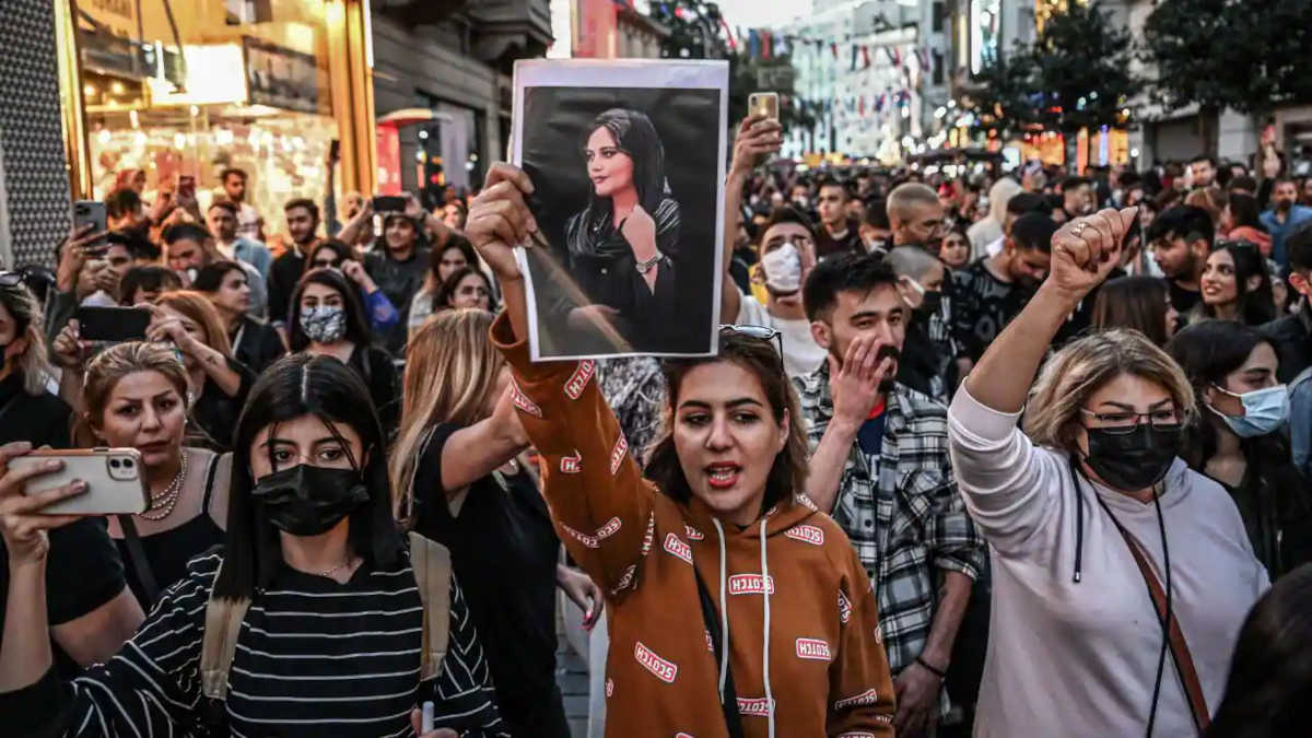 Ιράν θεοκρατίας δολοφονία γυναίκες κάλυμμα κεφαλής νεολαία διαδηλώσεις