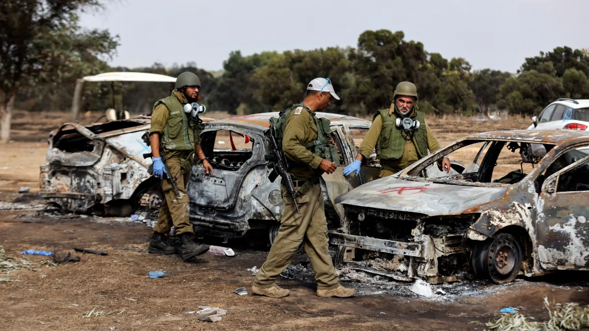 Πληθαίνουν οι παραδοχές πως πολλά από τα θύματα της 7ης Οκτωβρίου ήταν αποτέλεσμα «φίλιων πυρών» των ισραηλινών δυνάμεων. Όμως το Ισραήλ αρνείται την έρευνα.