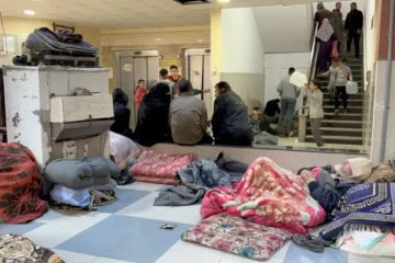 Συνεχίζονται οι επιχειρήσεις του ισραηλινού στρατού στο νοσοκομείο Νάσσερ στην Khan Younis της νότιας Γάζας, θέτοντας σε ύψιστο κίνδυνο τις ζωές ασθενών, ιατρικού προσωπικού και εκτοπισμένων που είχαν βρει καταφύγιο στο νοσοκομείο.