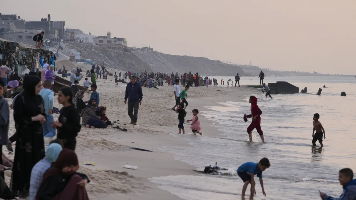 Αποκλεισμένη από θάλασσα, αέρα και στεριά, η Γάζα είναι μια πελώρια Μακρόνησος υπό ανελέητο βομβαρδισμό. του Νικόλα Κοσματόπουλου
