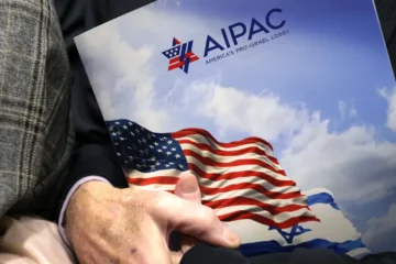Συζητάμε για τις επτά δεκαετίες ύπαρξης του AIPAC, του ισχυρότερου ισραηλινού λόμπι στην Ουάσιγκτον, και θυμόμαστε ότι γεννήθηκε για να συγκαλύψει ένα έγκλημα.