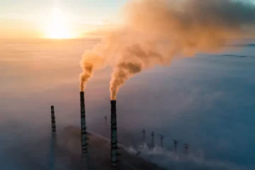 Μόλις 57 εταιρείες ορυκτών καυσίμων και τσιμέντου, συνδέονται άμεσα με το 80% των παγκόσμιων εκπομπών διοξειδίου του άνθρακα από το 2016 έως το 2022.